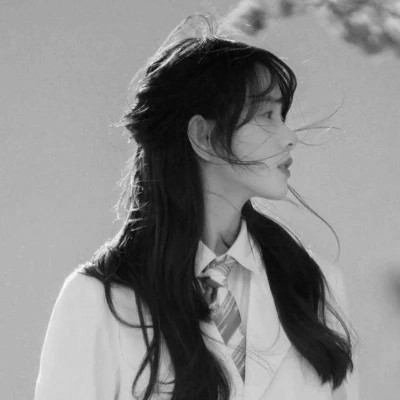 头像治愈系女生森系黑白唯美图片