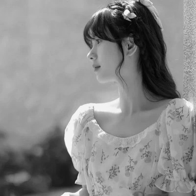 头像治愈系女生森系黑白唯美图片
