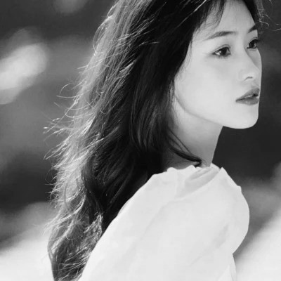 头像治愈系女生森系黑白唯美图片