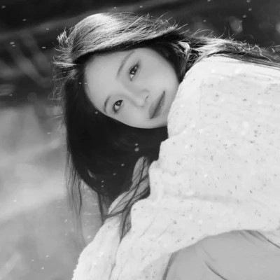头像治愈系女生森系黑白唯美图片