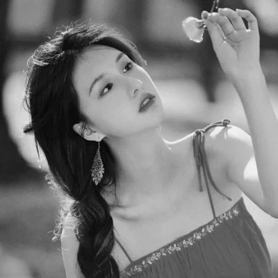 头像治愈系女生森系黑白唯美图片
