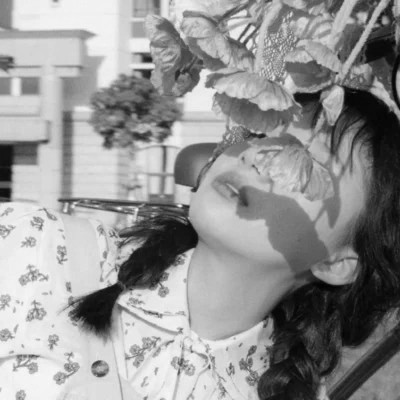 头像治愈系女生森系黑白唯美图片