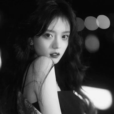 头像治愈系女生森系黑白唯美图片