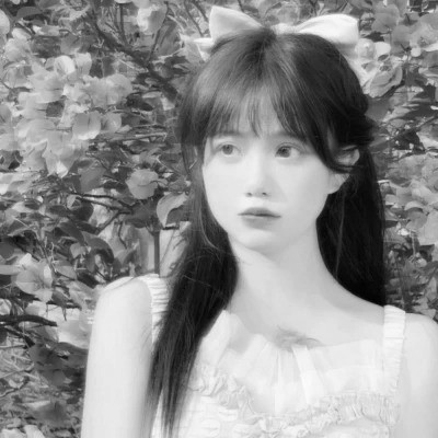 头像治愈系女生森系黑白唯美图片