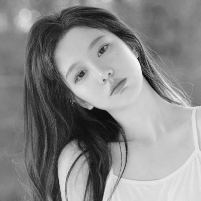 头像治愈系女生森系黑白唯美图片