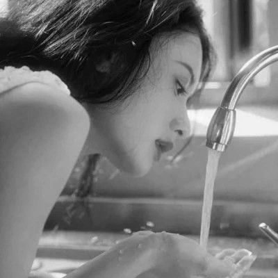 头像治愈系女生森系黑白唯美图片