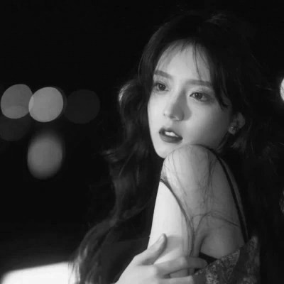 头像治愈系女生森系黑白唯美图片