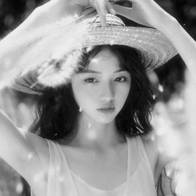 头像治愈系女生森系黑白唯美图片