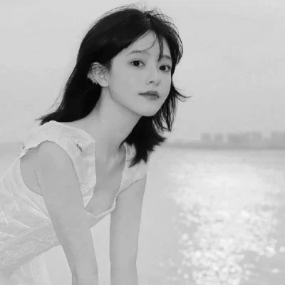 头像治愈系女生森系黑白唯美图片