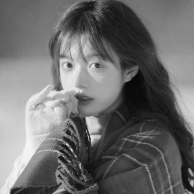头像治愈系女生森系黑白唯美图片