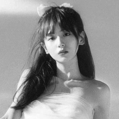 头像治愈系女生森系黑白唯美图片
