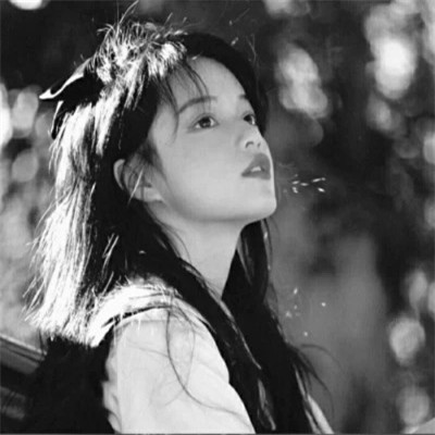 头像治愈系女生森系黑白唯美图片