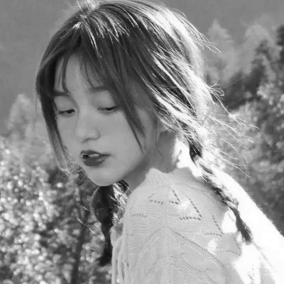 头像治愈系女生森系黑白唯美图片