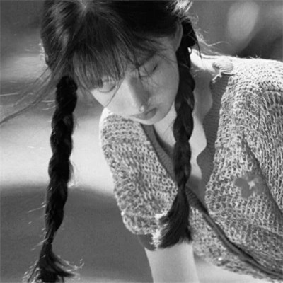 头像治愈系女生森系黑白唯美图片