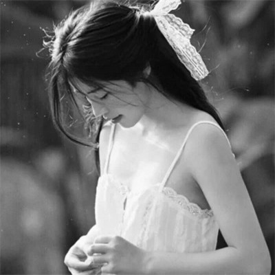 头像治愈系女生森系黑白唯美图片