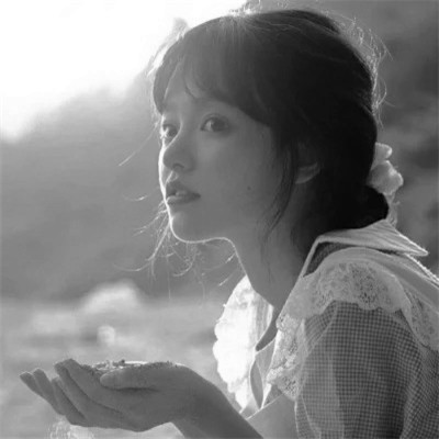 头像治愈系女生森系黑白唯美图片