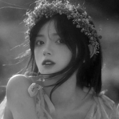 头像治愈系女生森系黑白唯美图片