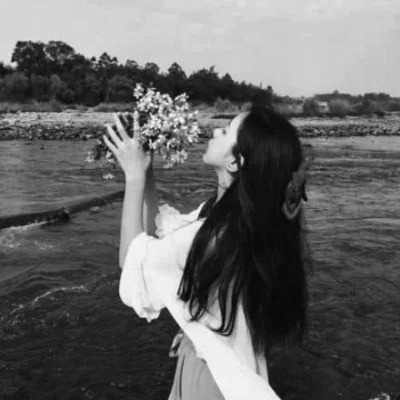 头像治愈系女生森系黑白唯美图片