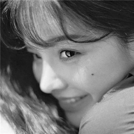 黑白美女个性头像高清图片