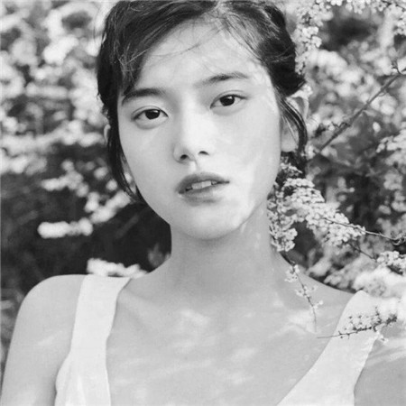 黑白美女个性头像高清图片