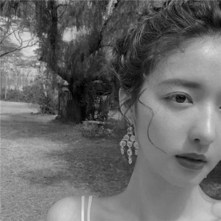黑白美女个性头像高清图片