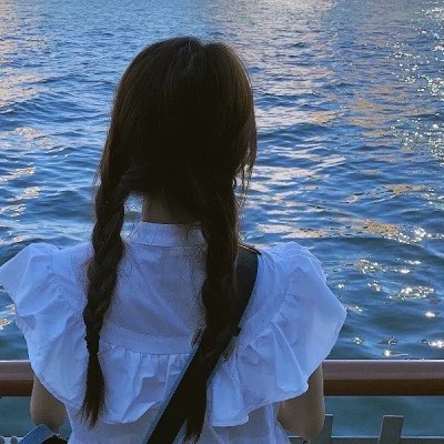 女生背影图片头像