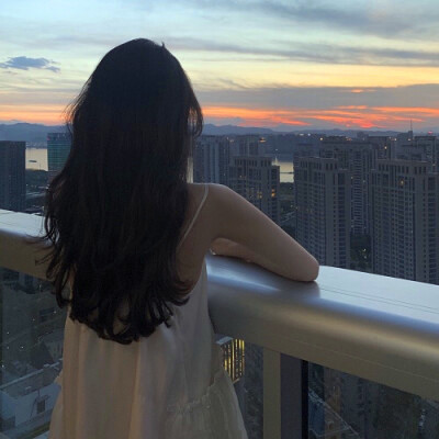 女生背影图片头像