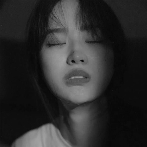 最伤感扎心的头像黑白图片