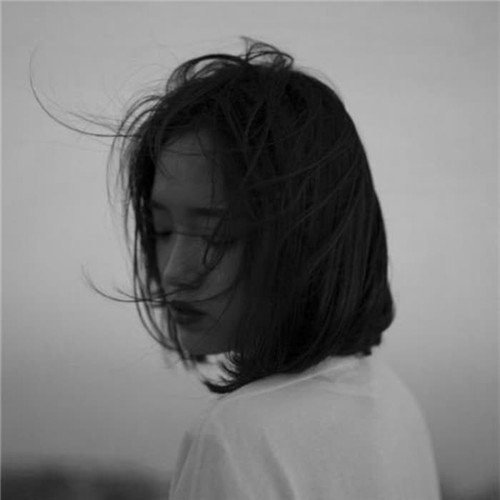 最伤感扎心的头像黑白图片