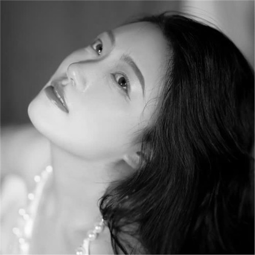 最伤感扎心的头像黑白图片
