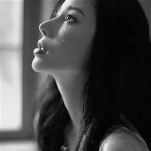 最伤感扎心的头像黑白图片