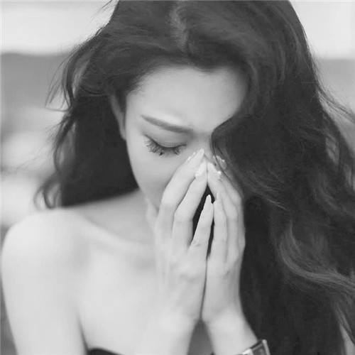 最伤感扎心的头像黑白图片