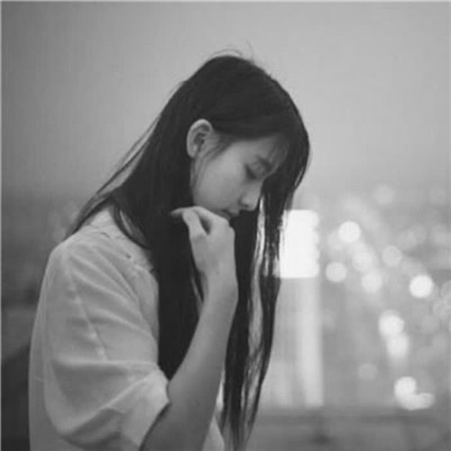 最伤感扎心的头像黑白图片