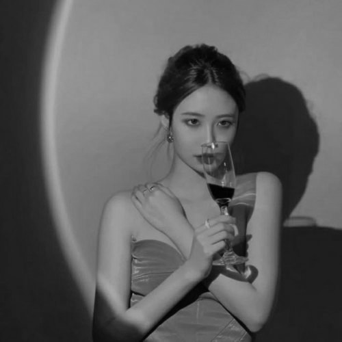 最伤感扎心的头像黑白图片