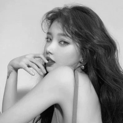 微信头像美女黑白系列图片