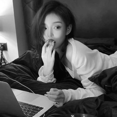 微信头像美女黑白系列图片