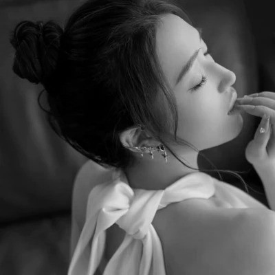 微信头像美女黑白系列图片