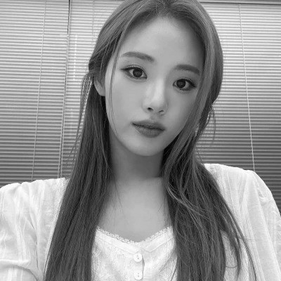 微信头像美女黑白系列图片