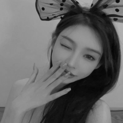 微信头像美女黑白系列图片