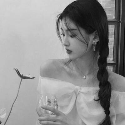 微信头像美女黑白系列图片
