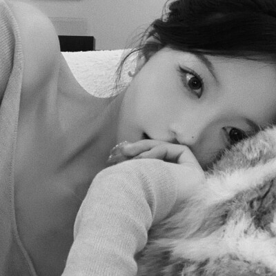 微信头像美女黑白系列图片