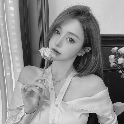 微信头像美女黑白系列图片