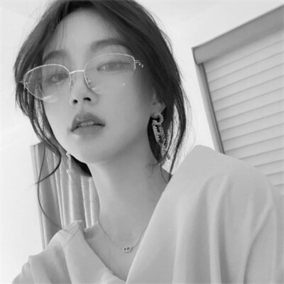 微信头像美女黑白系列图片