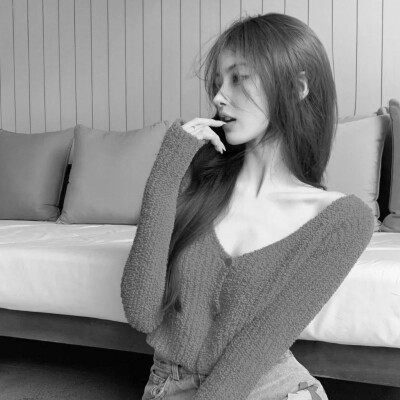 微信头像美女黑白系列图片