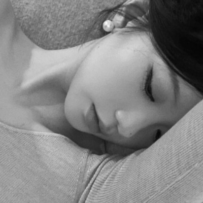 微信头像美女黑白系列图片