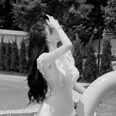 微信头像美女黑白系列图片