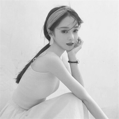 微信头像美女黑白系列图片