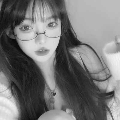 微信头像美女黑白系列图片