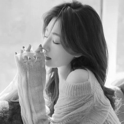 微信头像美女黑白系列图片