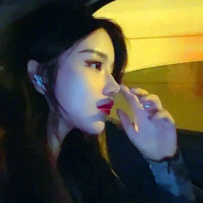 精致绝美好看的女生头像图片